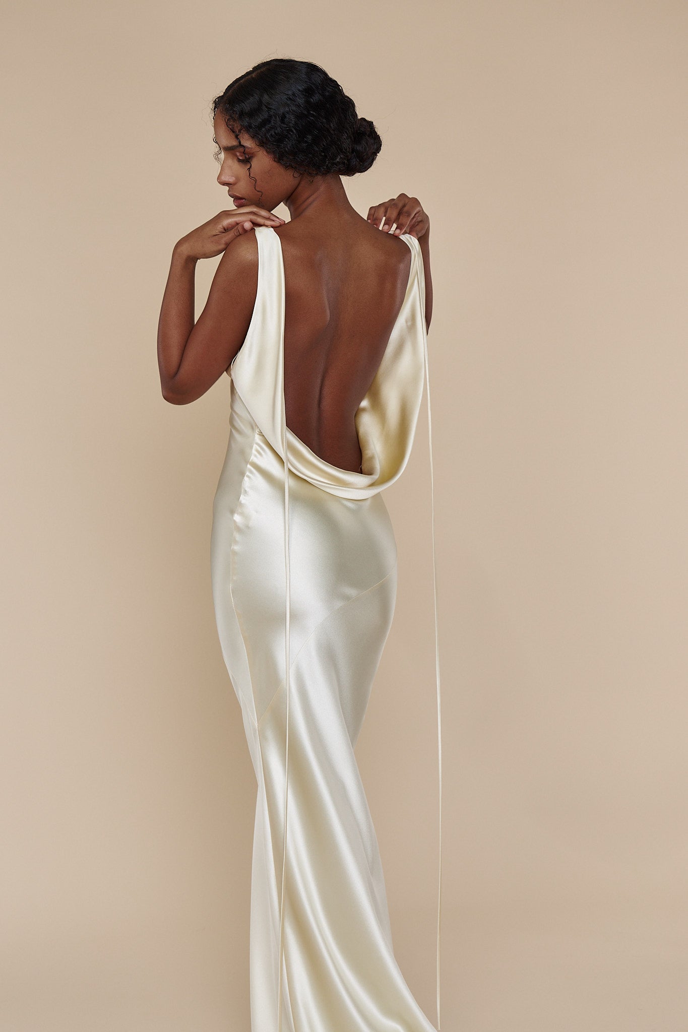 Moonlight Gown in Butter L (MADE-TO-ORDER) Moonlight Gown in Butter L (MADE-TO-ORDER)