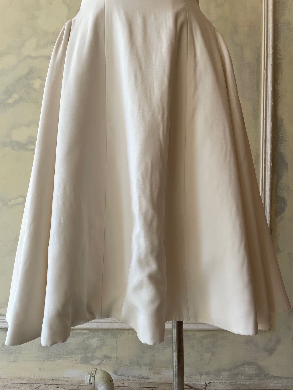 Strapless Opera Lady in Pearl Sample