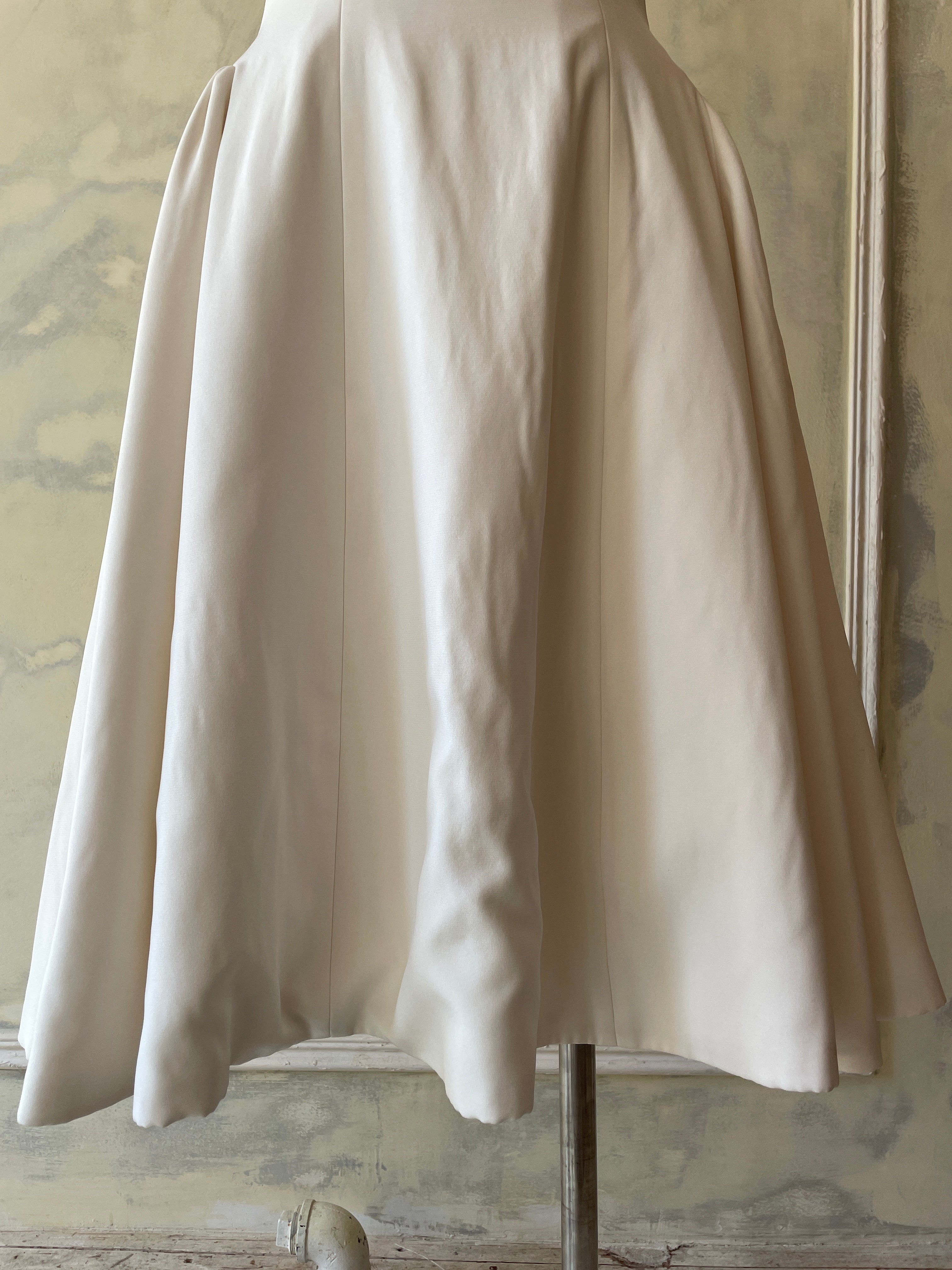 Strapless Opera Lady in Pearl Sample