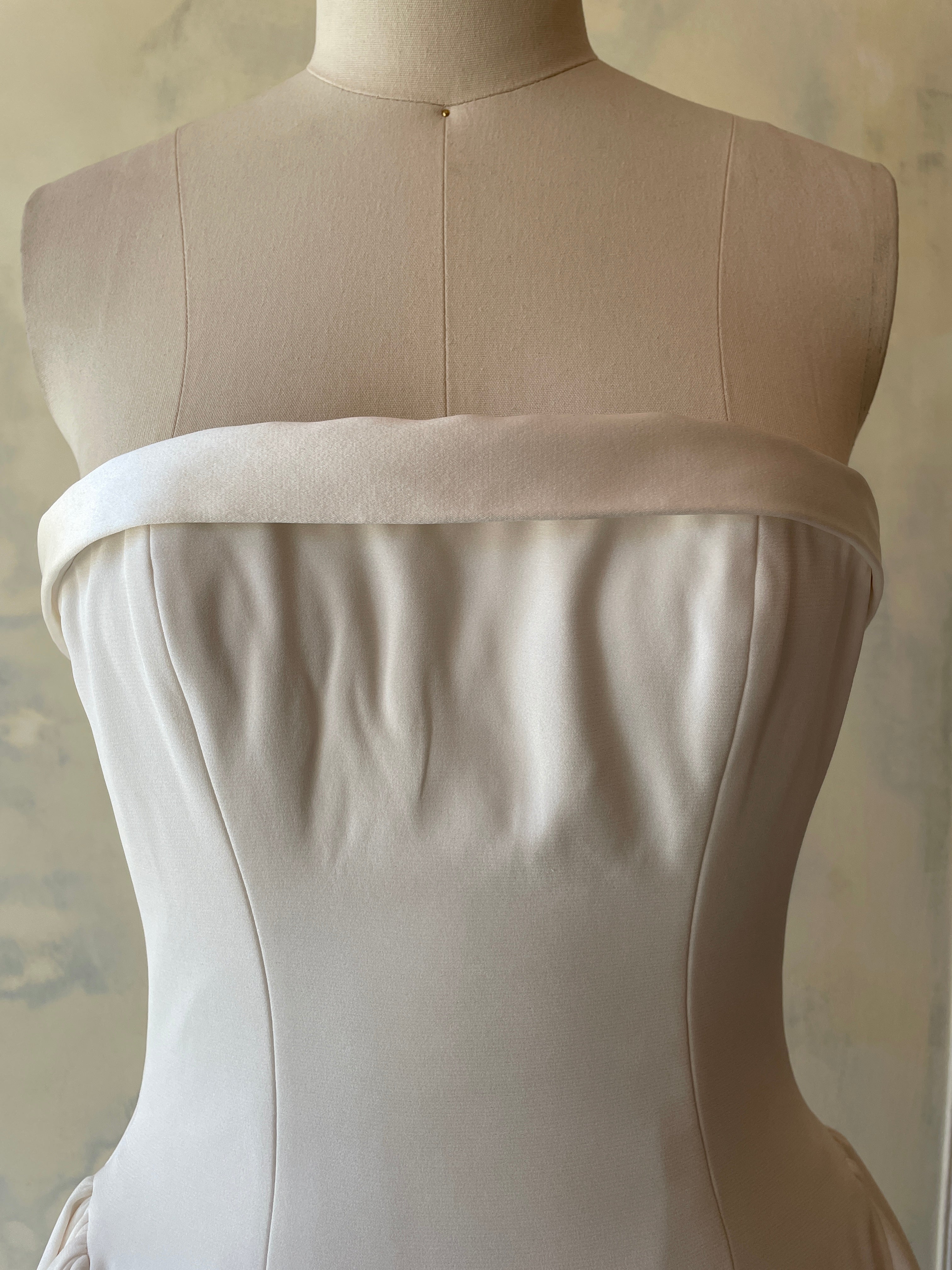 Strapless Opera Lady in Pearl Sample