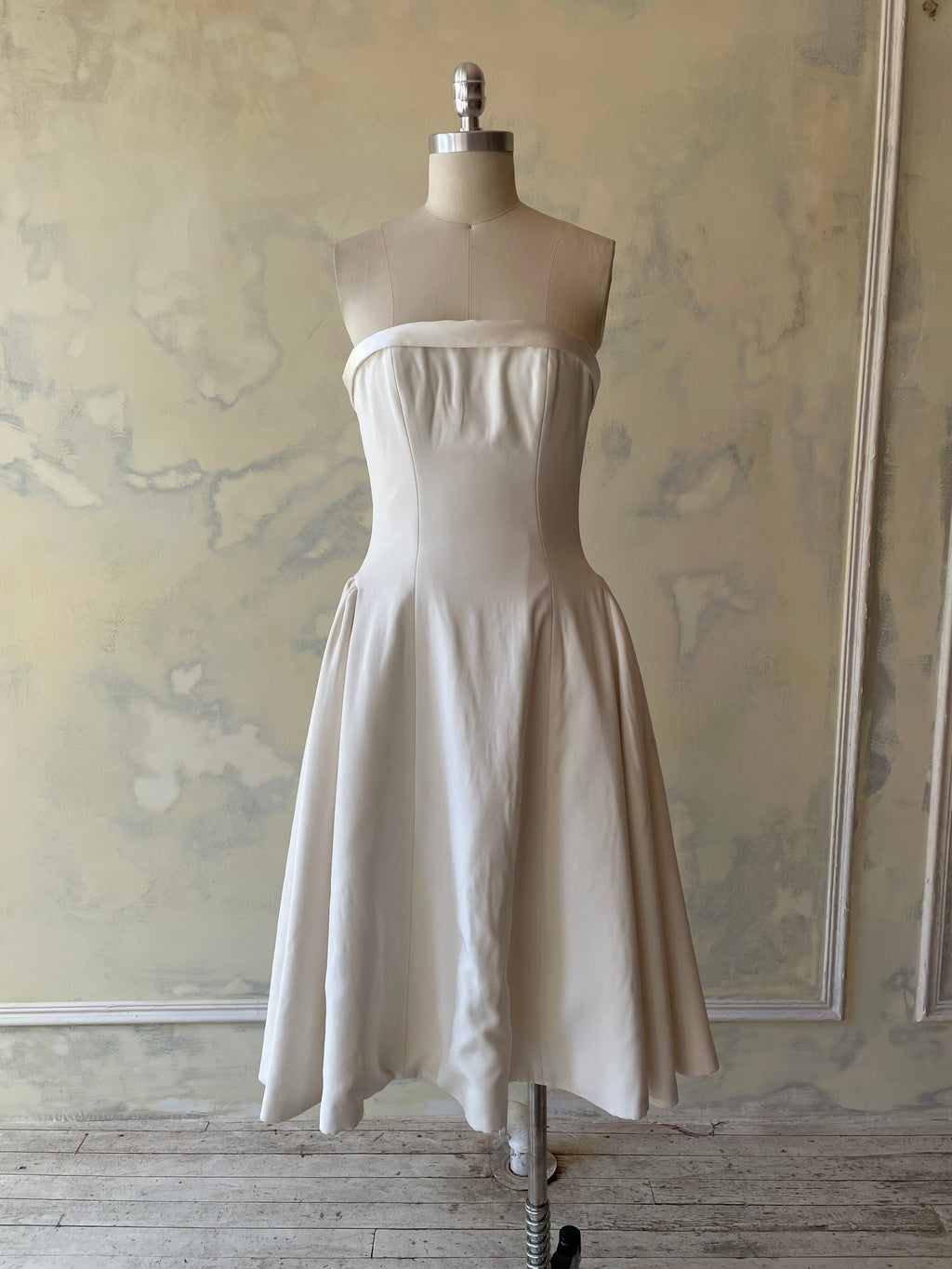 Strapless Opera Lady in Pearl Sample