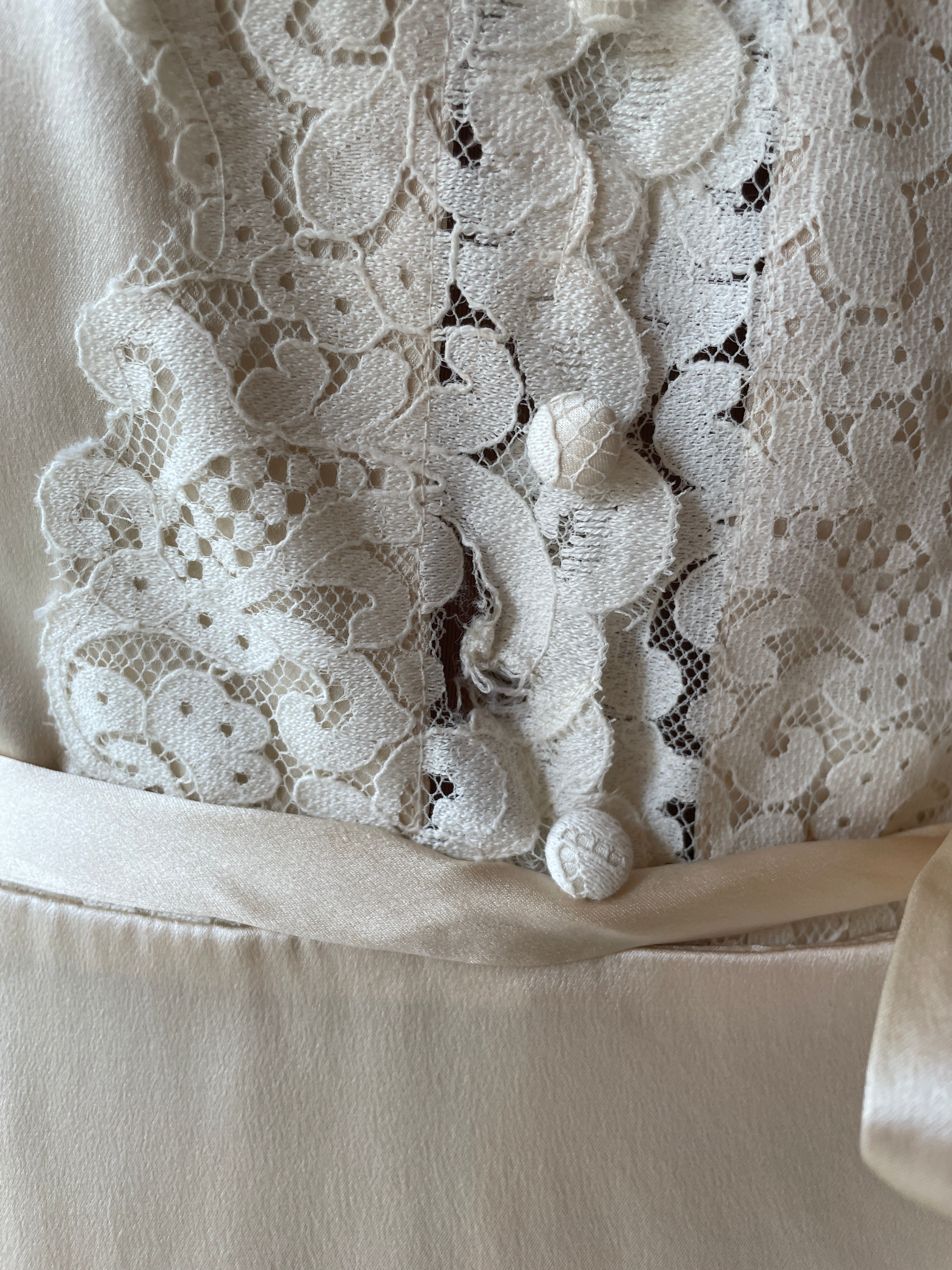 Unwrap Me Mini in Creme Sample
