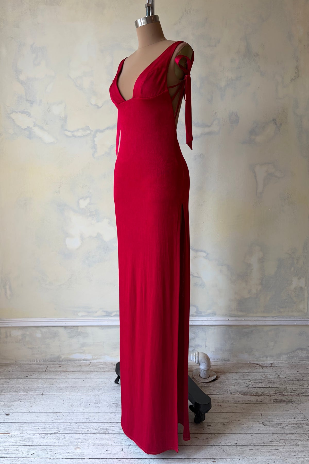 Scarlet Ribbon Supermodel Gown Sample