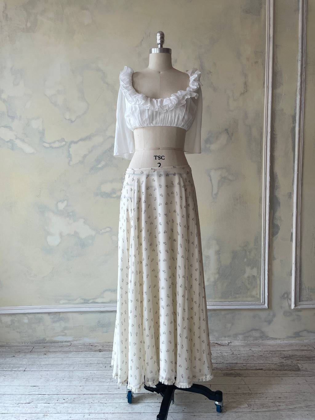 Mirage Top in White Rose Sample