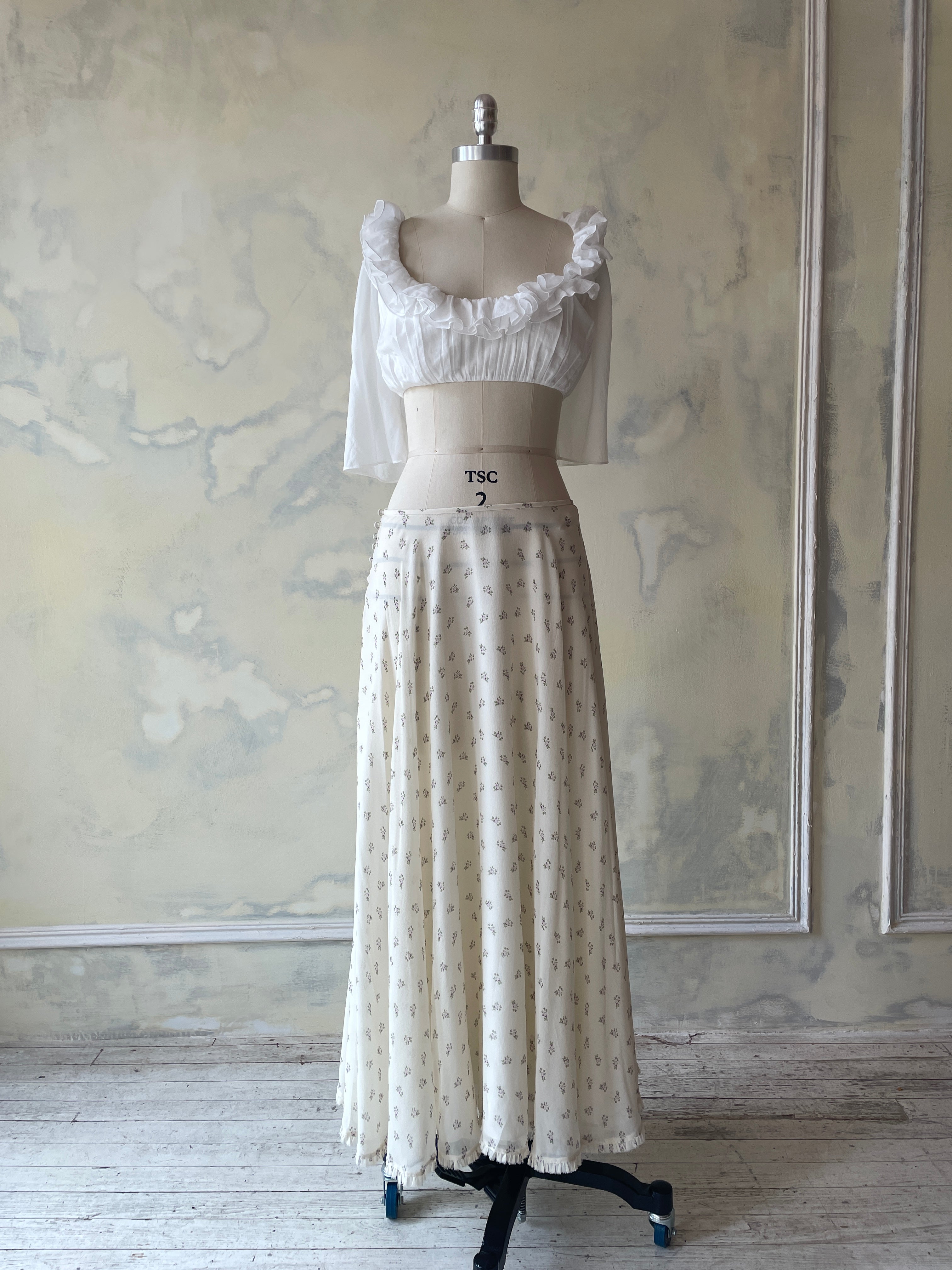 Mirage Top in White Rose Sample