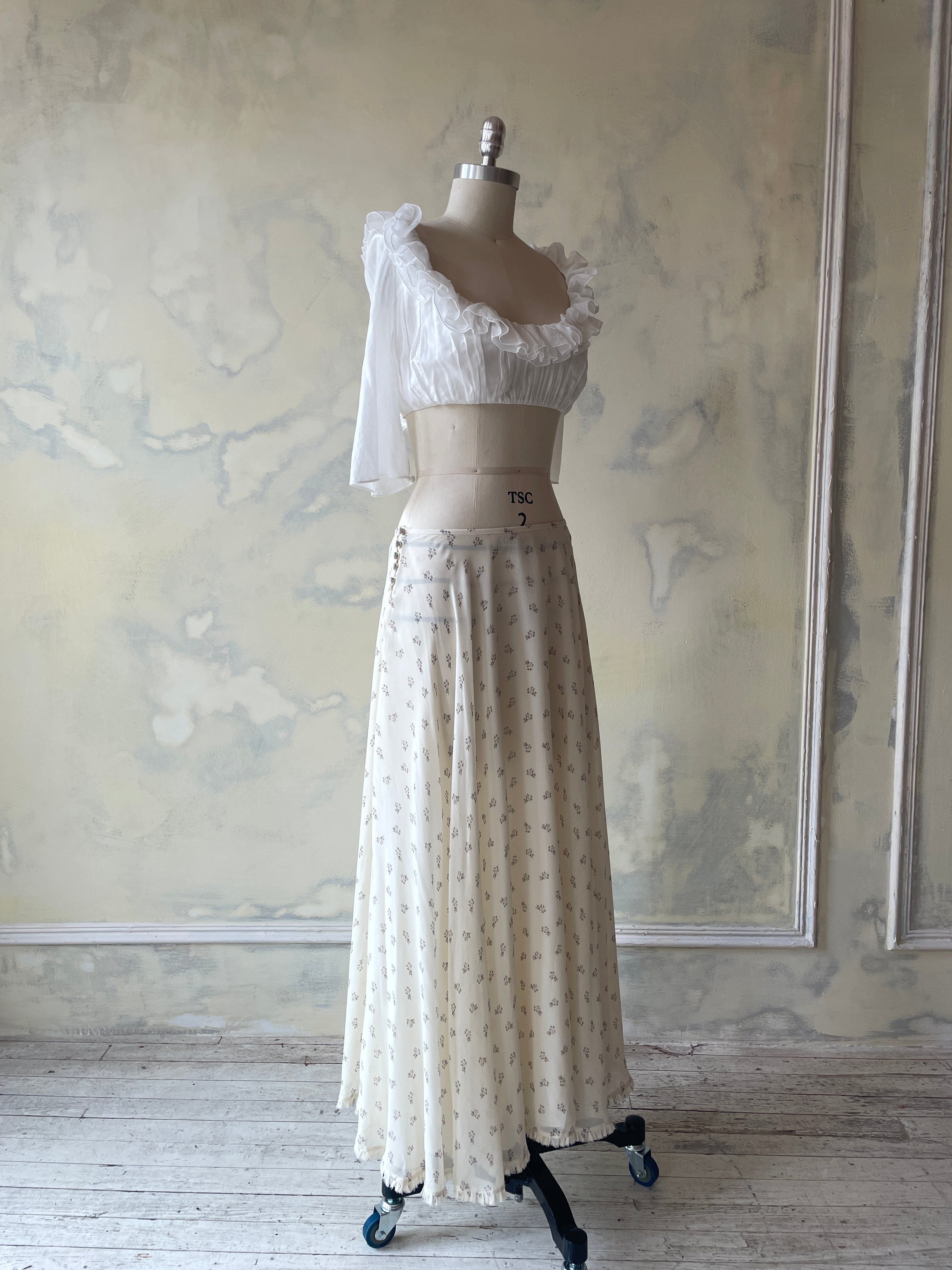 Mirage Top in White Rose Sample