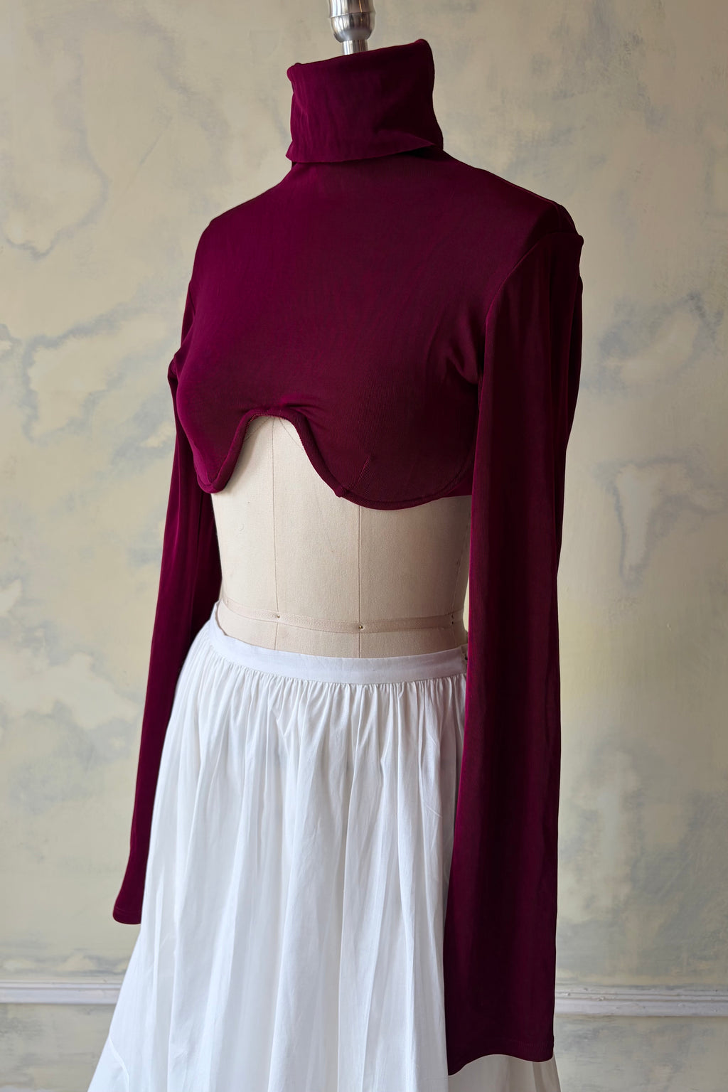 Underwire Keyhole Top in Scarlet Sample