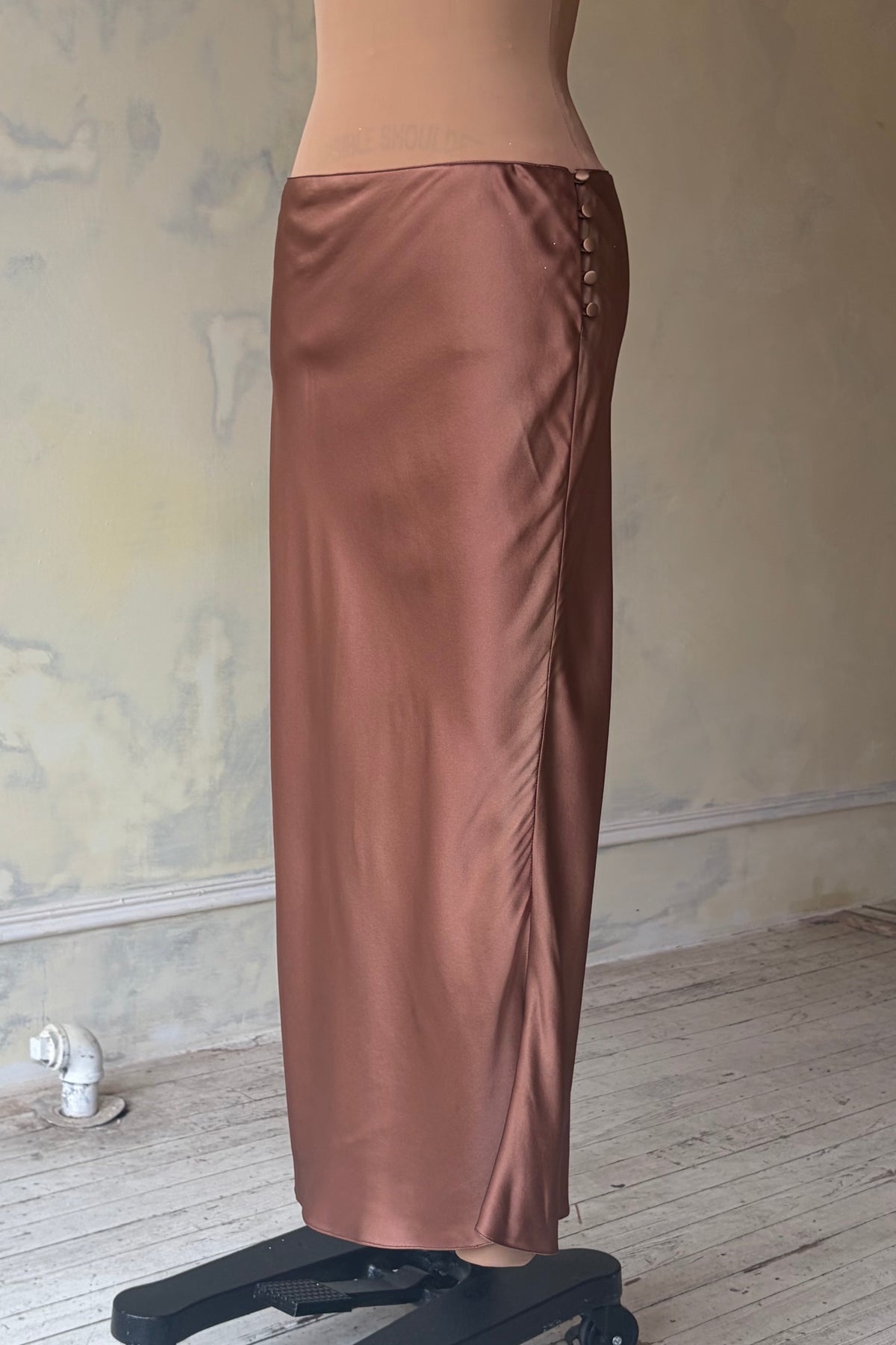 Low Rise Bias Skirt in Toffee Sample