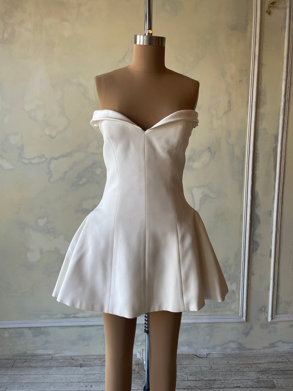 Lady in White Sample