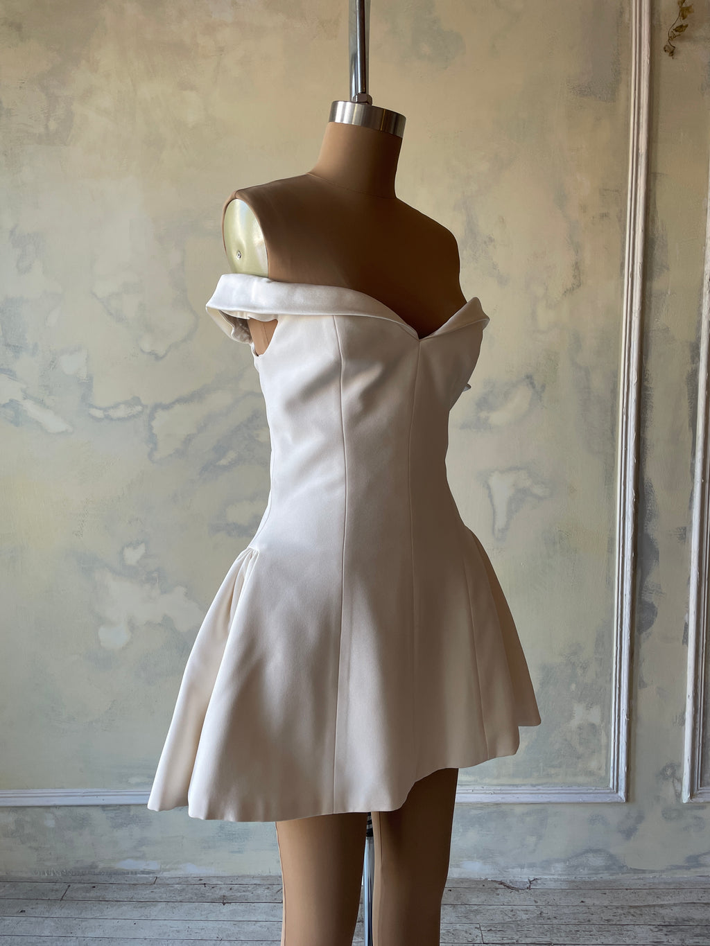 Lady in White Sample