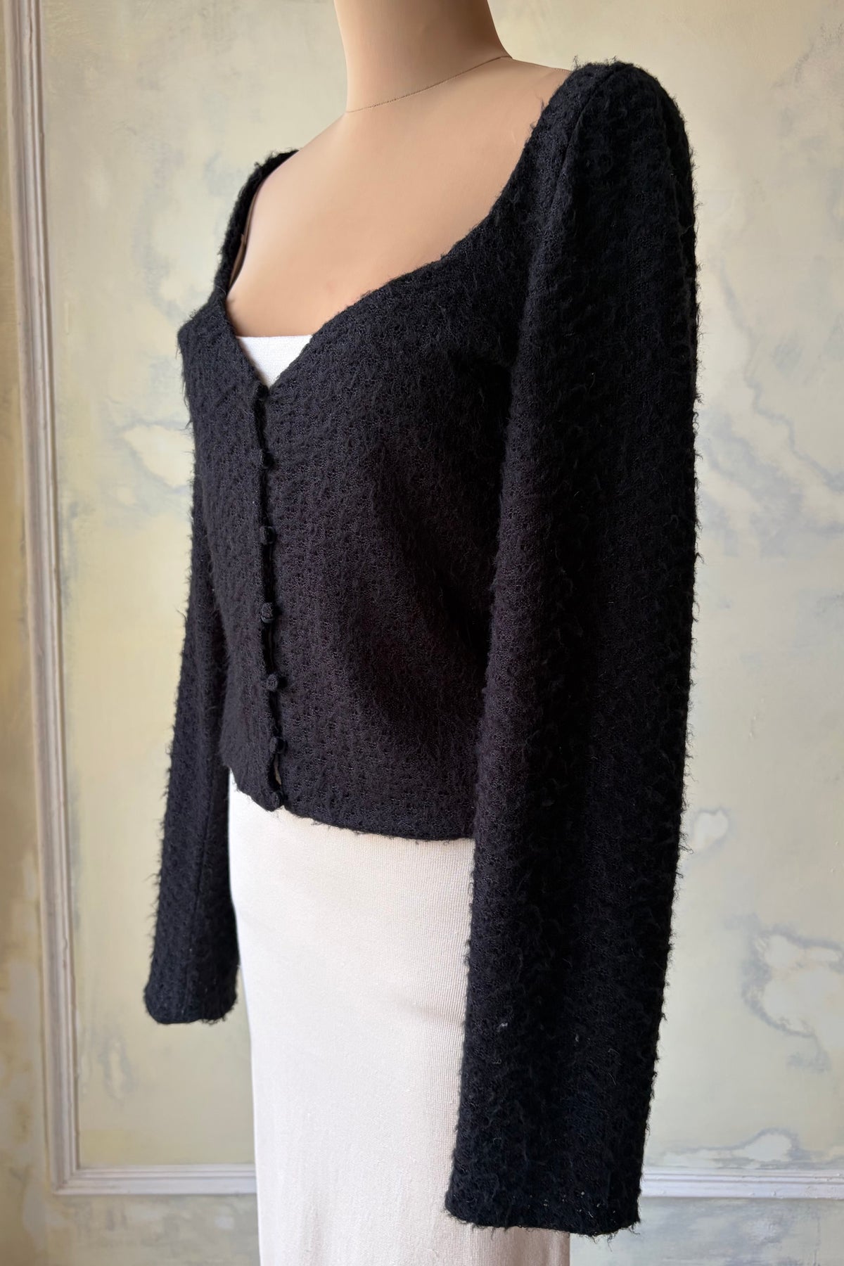 Cropped Cardigan in Noir Sample