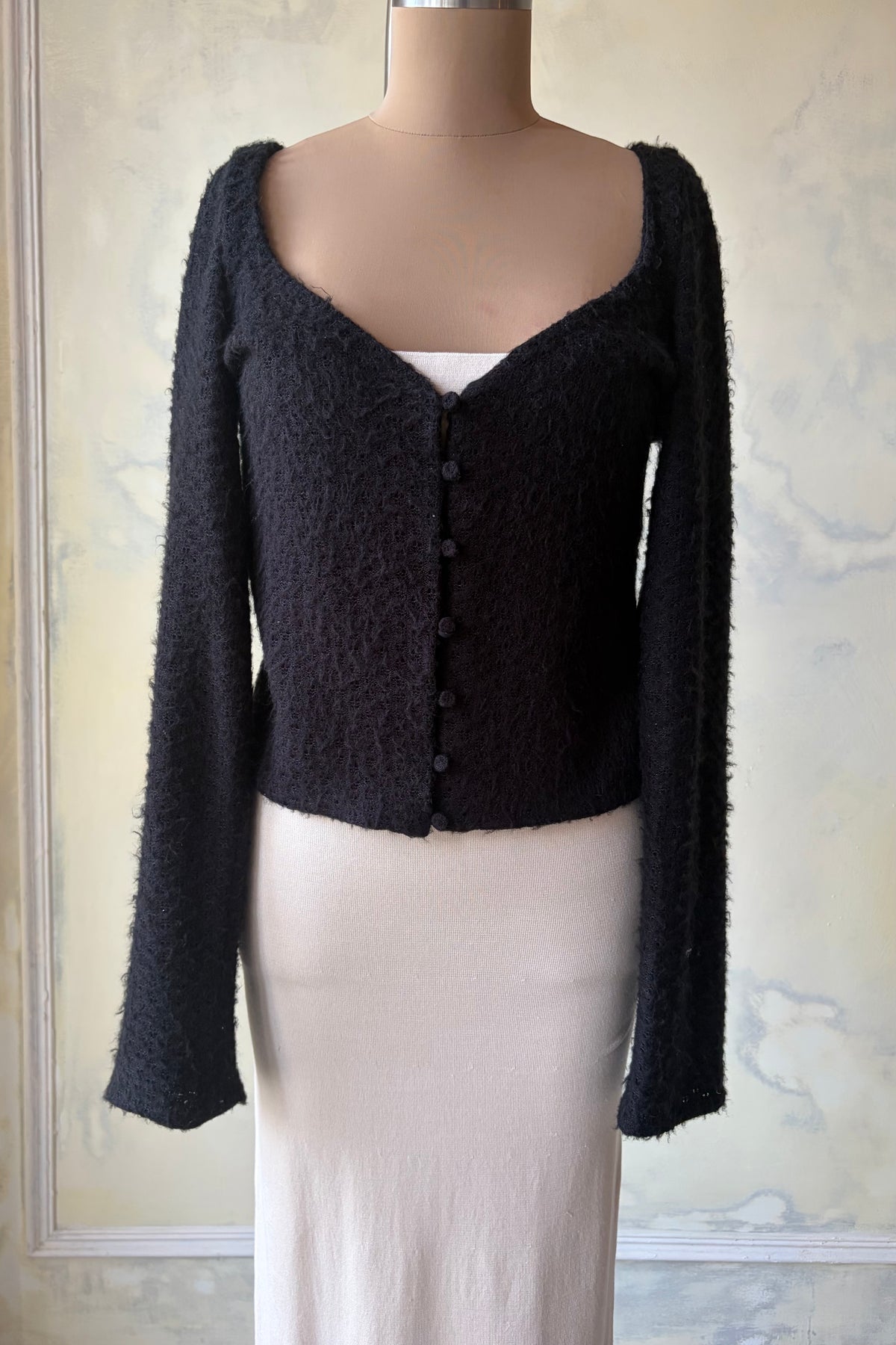 Cropped Cardigan in Noir Sample