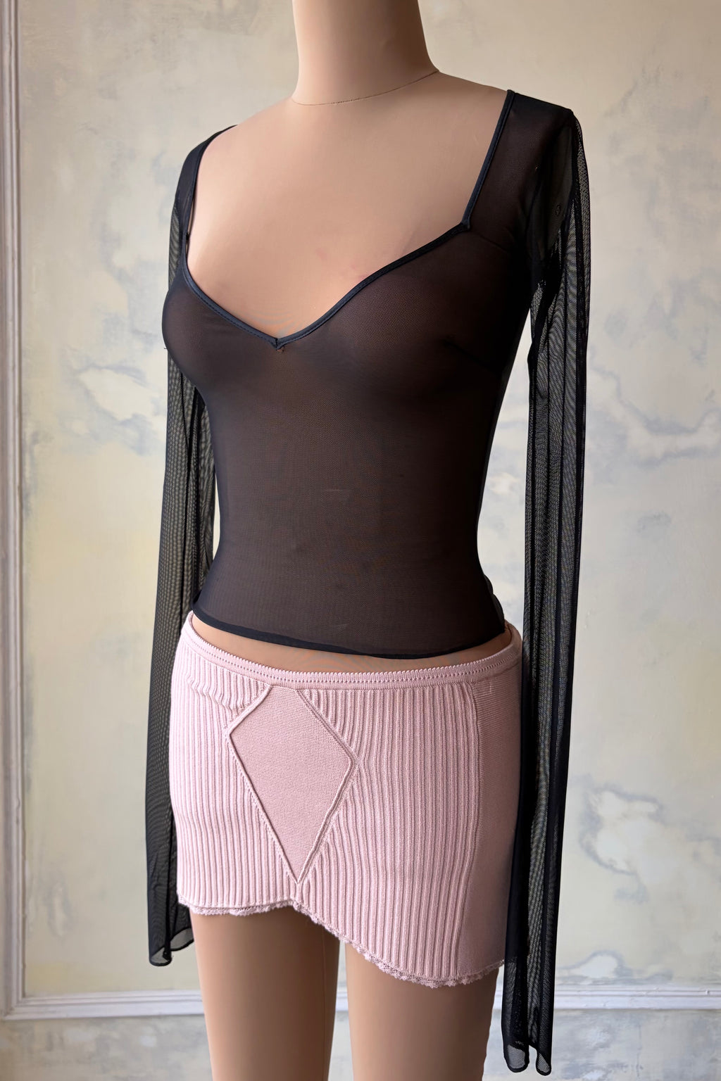 Mesh V-Neck Long Sleeve in Noir Sample