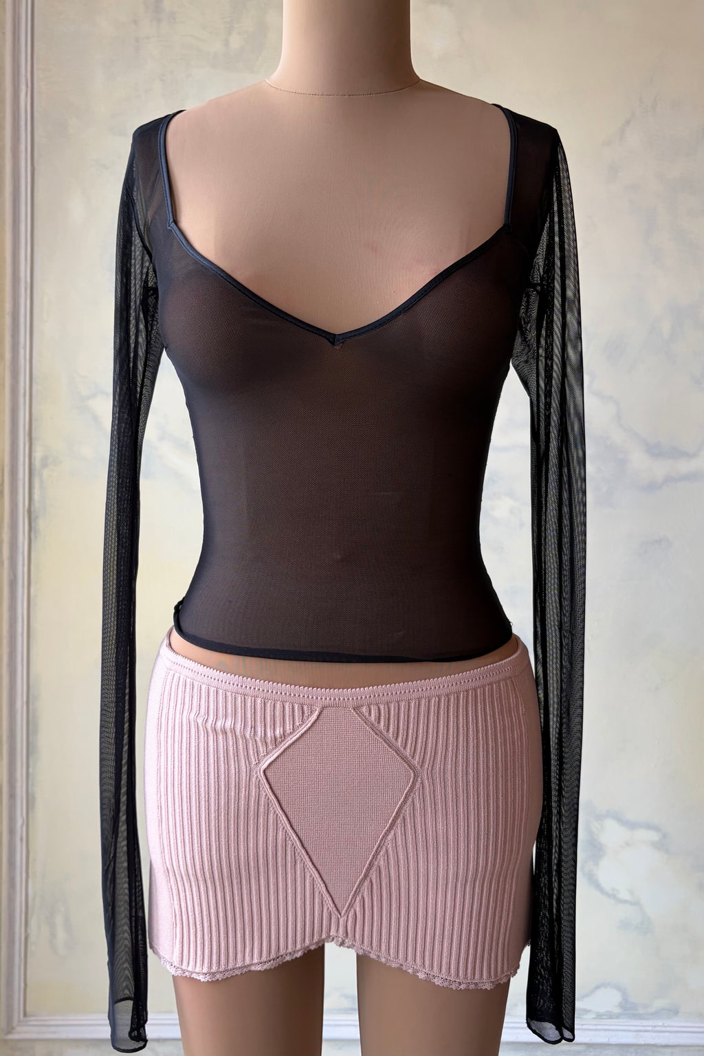 Mesh V-Neck Long Sleeve in Noir Sample