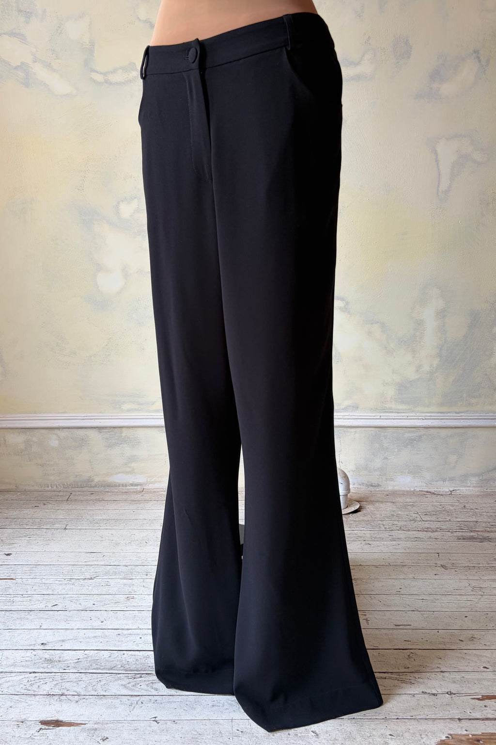 Mid Rise Cowboy Pant in Noir Sample