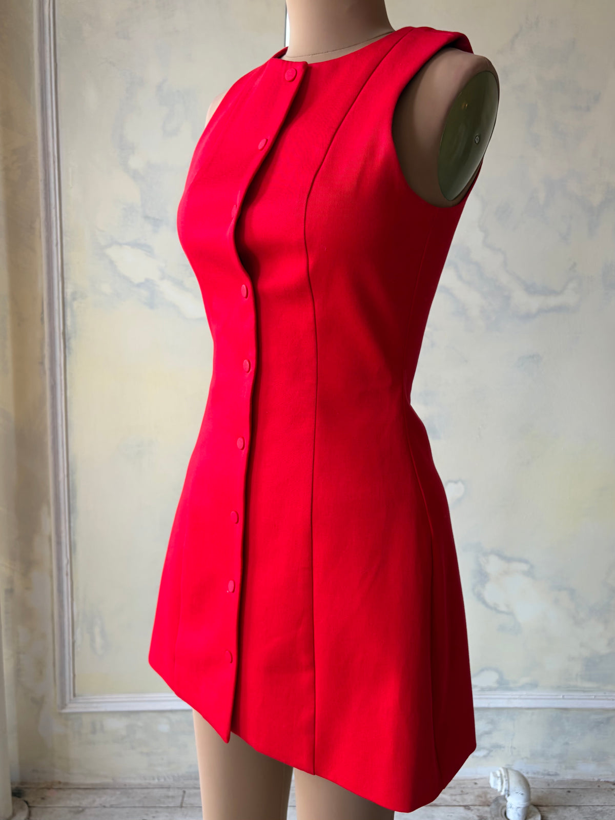 La Robe en Rouge Sample