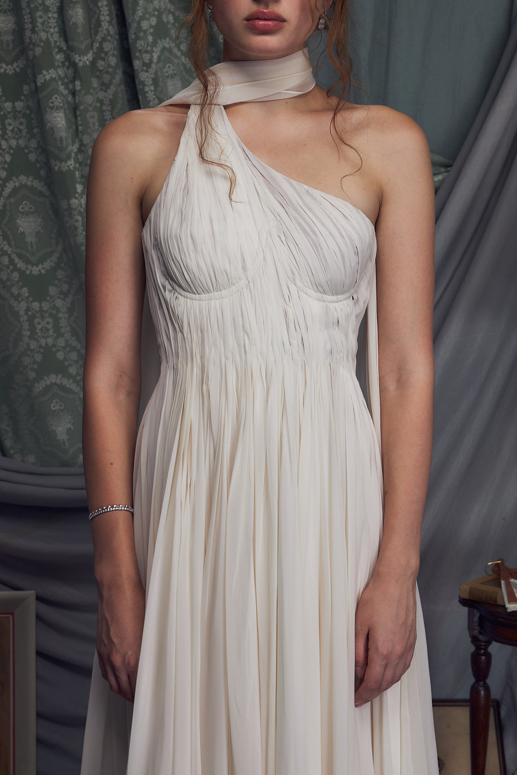 The Hellenistic Gown in Alabaster