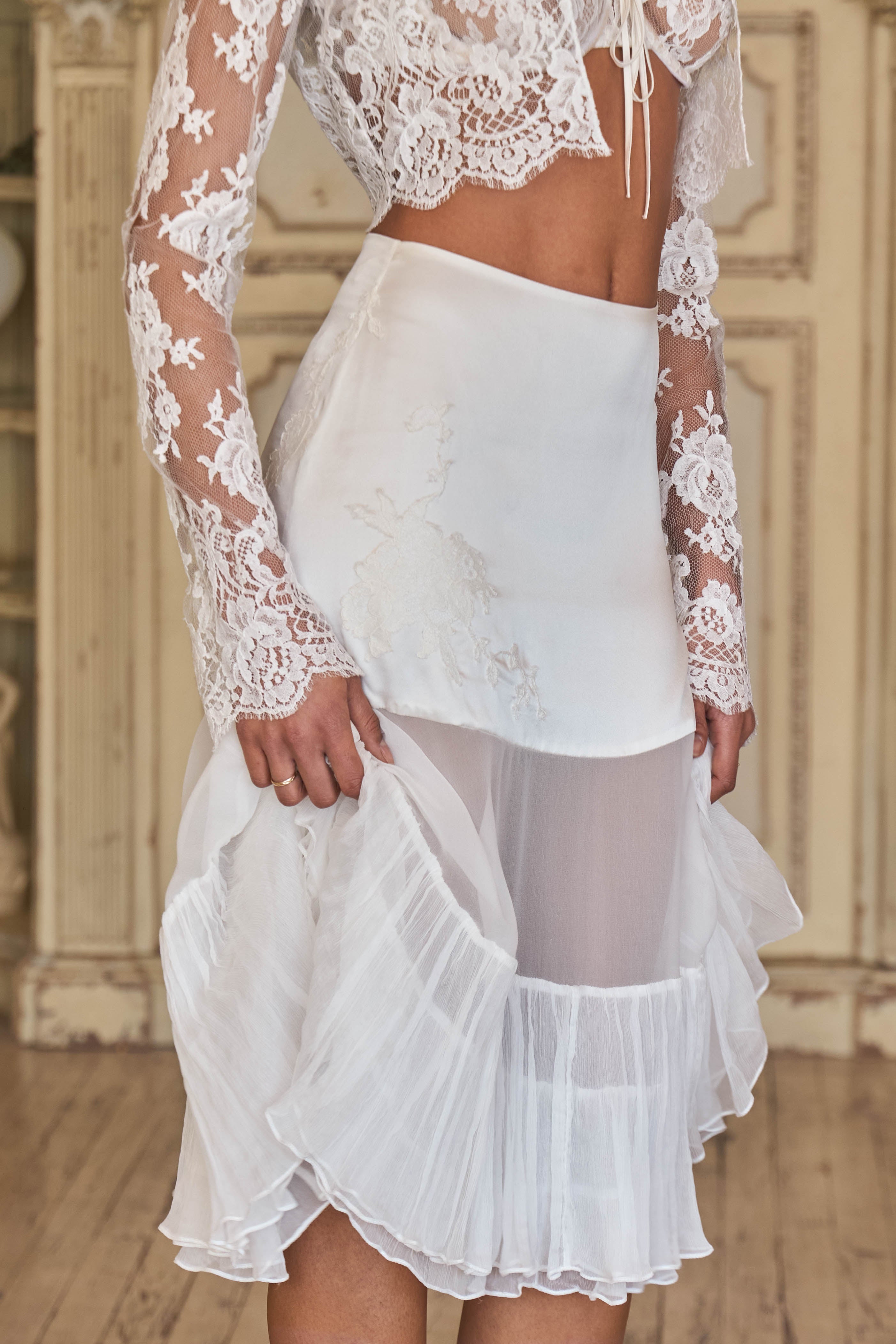 【ぽんすけ】mirrormirror／ブライダルインナー／バックレス The Crinoline Skirt with Lace in Pearl – Mirror Palais
